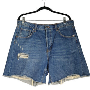 Wild Fable Blue Denim Shorts Womens Size 14 Distressed Fray High Rise Bermuda